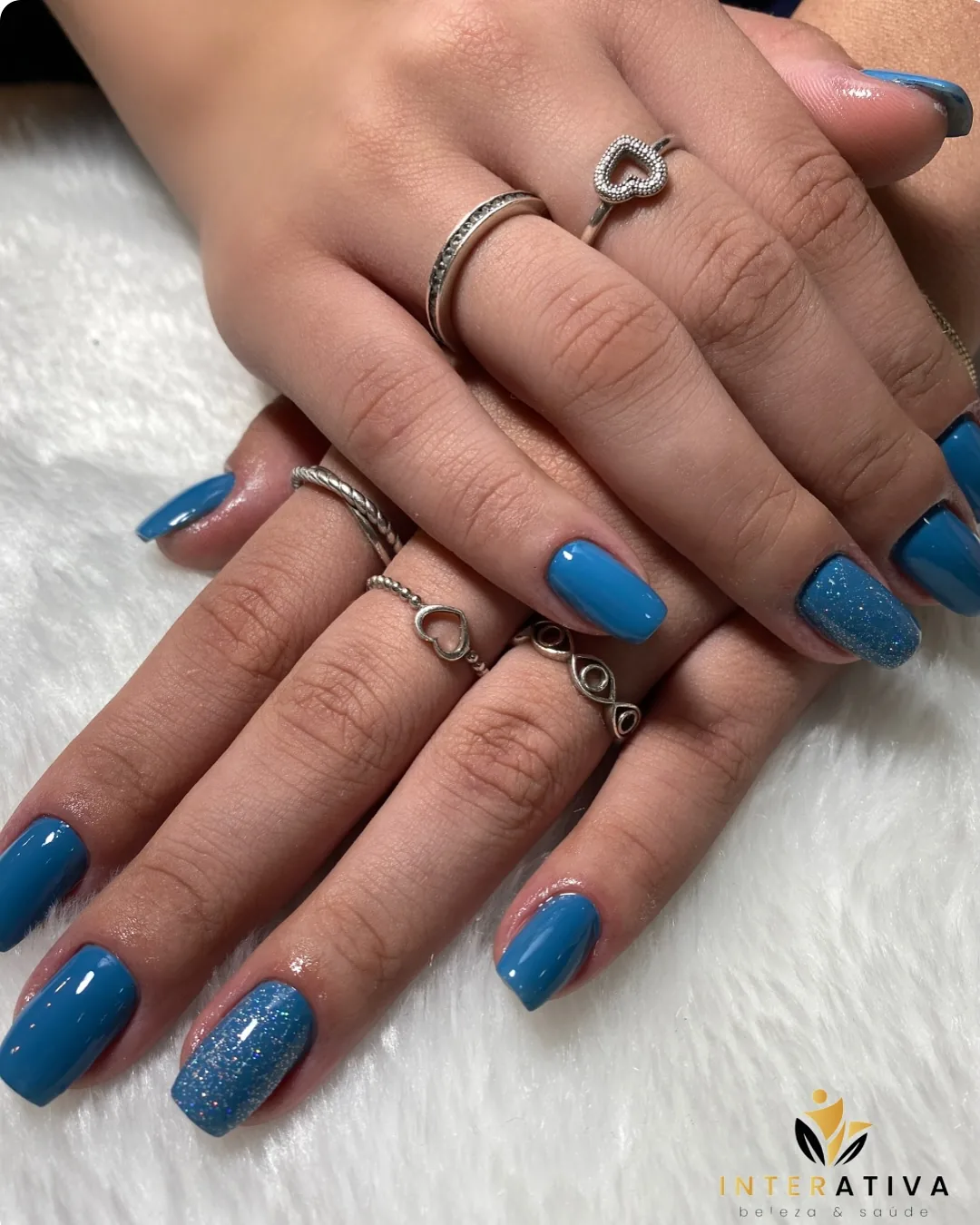 Manicure em gel na Interativa